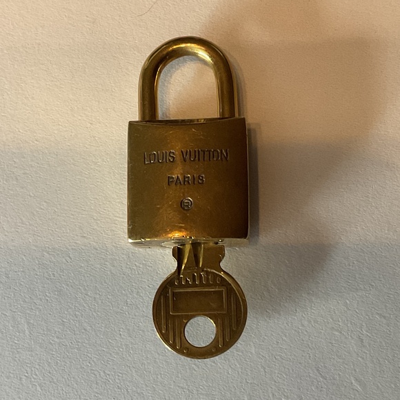 LV Padlock GUC - Picture 2 of 2